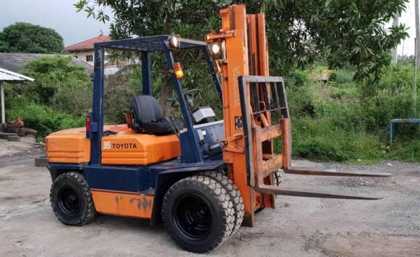 ขายด่วนรถยกTOYOTA5FG40ยก4.5ตันเสาสูง3เมตรรถนอกสวยๆนำเข้ายังไม่เคยใช้งานในเมืองไทยเลย