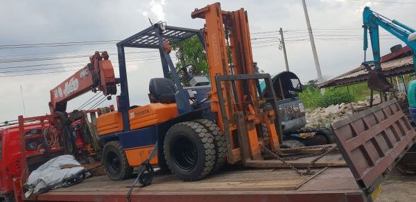 ขายด่วนรถยกTOYOTA5FG40ยก4.5ตันเสาสูง3เมตรรถนอกสวยๆนำเข้ายังไม่เคยใช้งานในเมืองไทยเลย