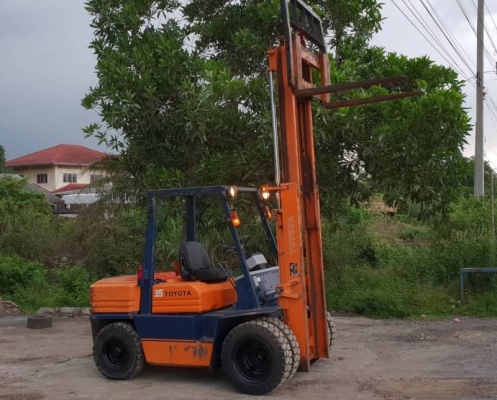 ขายด่วนรถยกTOYOTA5FG40ยก4.5ตันเสาสูง3เมตรรถนอกสวยๆนำเข้ายังไม่เคยใช้งานในเมืองไทยเลย