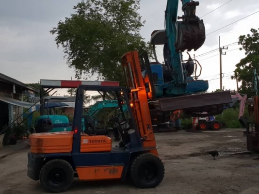 ขายด่วนรถยกTOYOTA5FG40ยก4.5ตันเสาสูง3เมตรรถนอกสวยๆนำเข้ายังไม่เคยใช้งานในเมืองไทยเลย