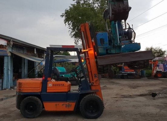 ขายด่วนรถยกTOYOTA5FG40ยก4.5ตันเสาสูง3เมตรรถนอกสวยๆนำเข้ายังไม่เคยใช้งานในเมืองไทยเลย