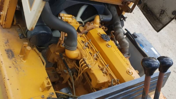 ขายด่วนรถยกดีเซลKOMATSU FD25-10 ยกได้2.5ตันยกสูง5เมตรฟูฟรีเสา3ท่อนรถนอกเพิ่งนำเข้ามายังไม่เคยใช้งานในเมืองไทยเลย