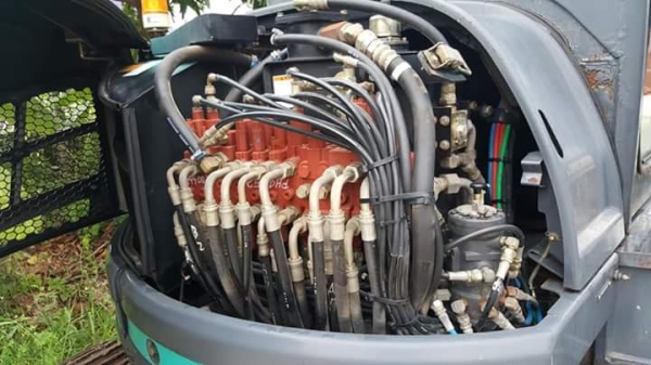 ขายจ้า..KOBELCO SK40SR-3  เก่านอกแท้.. สภาพสวย..มีลายแย๊ก..เดิมๆๆ..ใช้งานมาน้อย..โทร 089-3818694  จ๊อย