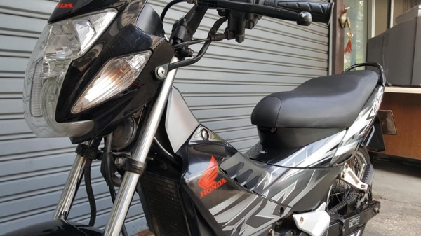ขออนุญาตขาย HONDA SONIC 125 NEW สตาร์ทเท้า รถเจ้าของคนเดียวในเล่ม พร้อมใช้งาน ฟรีค่าโอน ขออนุญาตขาย HONDA SONIC 125 NEW สตาร์ทเท้า รถเจ้าของคนเดียวในเล่ม พร้อมใช้งาน ฟรีค่าโอน