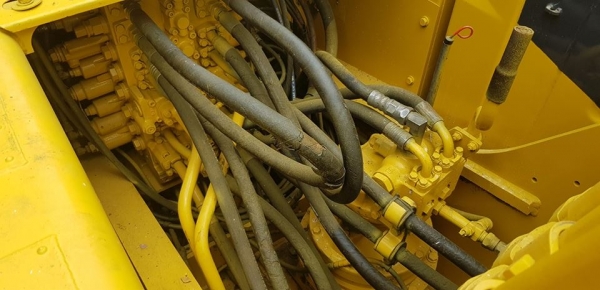 KOMATSU PC200-8 (ท่าม่วงแทรกเตอร์ 086-500-3800)