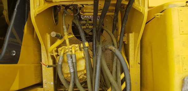 KOMATSU PC200-8 (ท่าม่วงแทรกเตอร์ 086-500-3800)