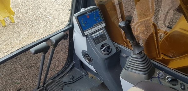 KOMATSU PC200-8 (ท่าม่วงแทรกเตอร์ 086-500-3800)