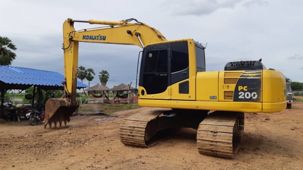 ต้องการขายรถแมคโค KOMATSU 200-8 ทะเบียน ต้องการขายรถแมคโค KOMATSU 200-8 ทะเบียน