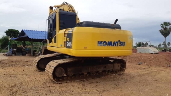 ต้องการขายรถแมคโค KOMATSU 200-8 ทะเบียน ต้องการขายรถแมคโค KOMATSU 200-8 ทะเบียน