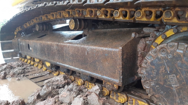 ต้องการขายรถแมคโค KOMATSU 200-8 ทะเบียน ต้องการขายรถแมคโค KOMATSU 200-8 ทะเบียน