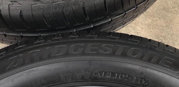 ยางป้ายแดง Bridgestone 185-55-16 ปี 18 ดอกเต็ม มีตุ่ม ยางป้ายแดง Bridgestone 185-55-16 ปี 18 ดอกเต็ม มีตุ่ม