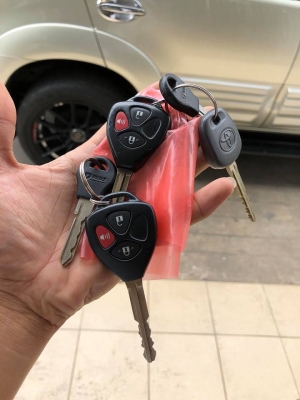 TOYOTA FORTUNER 2.7 V AUTO
