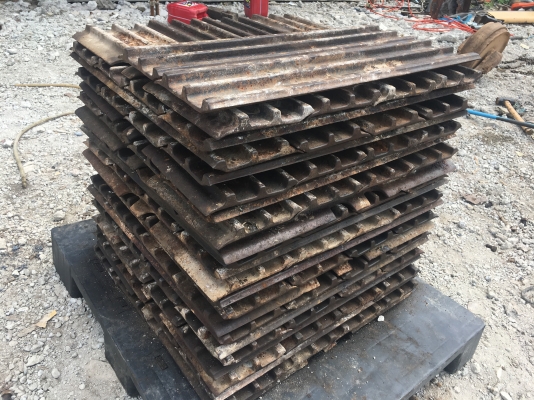 ขายด่วน ใบแทรกHITACHI EX200-3 ใบยาว80เช็น (ใบละ700บาท )