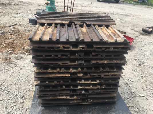 ขายด่วน ใบแทรกHITACHI EX200-3 ใบยาว80เช็น (ใบละ700บาท )