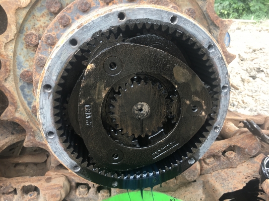 ขายด่วน ตัวเดิน HITACHI EX200-3 ลูกละ80,000 ขายด่วน ตัวเดิน HITACHI EX200-3 ลูกละ80,000