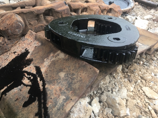 ขายด่วน ตัวเดิน HITACHI EX200-3 ลูกละ80,000 ขายด่วน ตัวเดิน HITACHI EX200-3 ลูกละ80,000