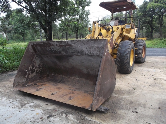 ขายรถตักKOMATSU WA 100 - 1 ซีเรียล 32392 เก่าในสภาพดี แขนยาว ปุ้งกี๋ขยายใหญ่ เครื่องดี เกียร์ดี มีเบรค แบตเตอรี่ใหม่