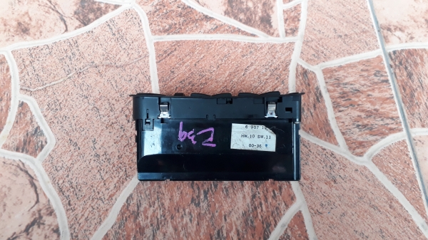 สวิทช์กดควบคุมกระจกประตูหน้าขวา BMW E39 แท้