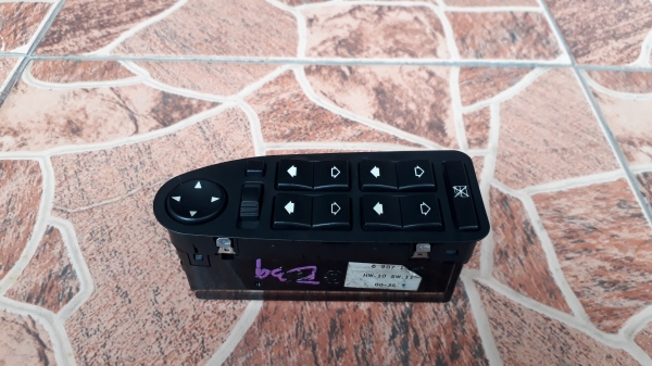 สวิทช์กดควบคุมกระจกประตูหน้าขวา BMW E39 แท้