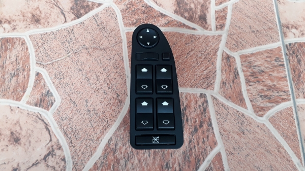 สวิทช์กดควบคุมกระจกประตูหน้าขวา BMW E39 แท้