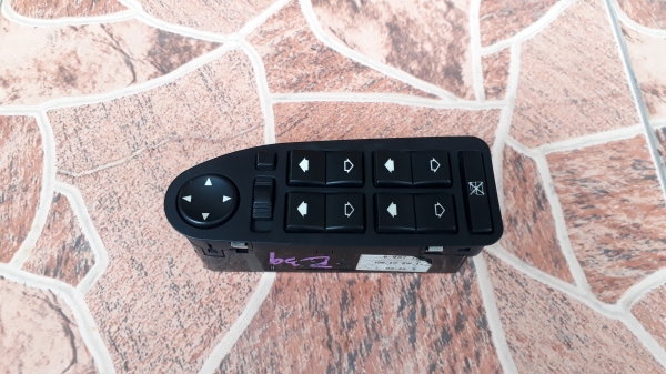 สวิทช์กดควบคุมกระจกประตูหน้าขวา BMW E39 แท้