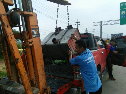 tractor-backhoe จัดส่ง ถังน้ำมัน ขนาด 300 ลิตร สำหรับรถบรรทุก ให้ลูกค้าจากกรุงเทพ ครับ ขอบคุณมากครับ