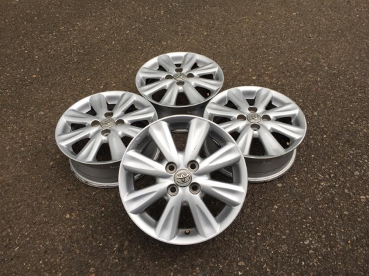 ขายล้อแม็ก Toyota Yaris ขอบ 15 4 วง ราคา 3,500 บาท