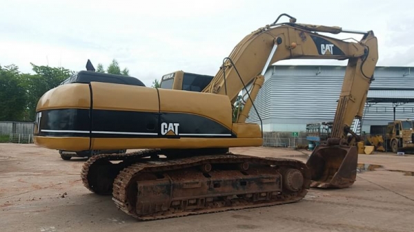 ขาย 790,000 CAT 330 C ไฟฟ้าครบ เครื่องดี ปั๊มแรง เอวแน่น ช่วงล่างเต็ม รถสวยพร้อมใช้ เอกสารหนังสือสัญญาซื้อขาย รถพร้อมใช้ รถอยู่ อุดร 090-772-3710 090-772-3708