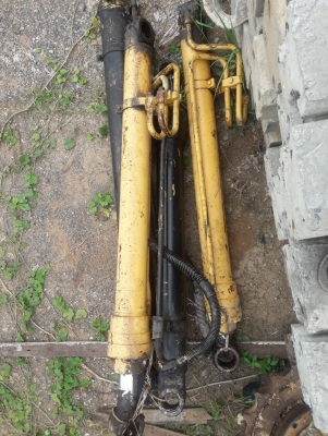 ขายกะบอก Cat 320 ( กะบอกบูม อาร์ม บุ้งกี่ ครบชุด ) ขายกะบอก Cat 320 ( กะบอกบูม อาร์ม บุ้งกี่ ครบชุด )