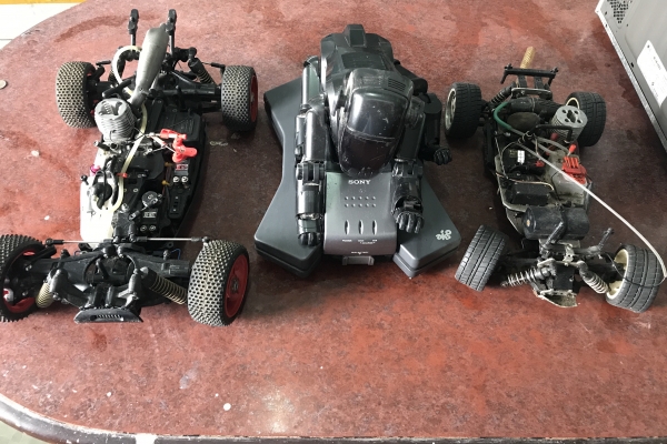 ขายเหมา รถบังคับ2คัน หุ่นยนต์สุนัขยี่ห้อSONY 1ตัว ในเข้าญี่ปุ่นขายตามสภาพ ราคา9,500