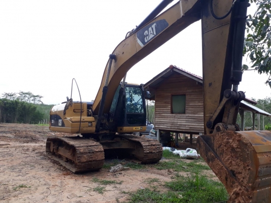ขายรถแบคโฮ CAT 320 D เอกสารอินวอย ไมล์ 4403 ชม.ราคา 1750000