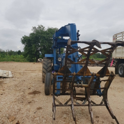 ขายรถคีบอ้อย FORD 77 เกียธรรมดา เล่มทะเบียน