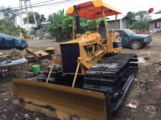 # รถแทร็กเตอร์ KOMATSU D2-5PL พร้อมใช้งานค่ะ เครื่องดี ช่วงล่างดี ใบแทร็กเต็มสวยทุกใบ 190000???????? ราคาโทรมาคุยได้ค้ะ0616613023แพรว????