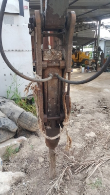 ขายรถขุด Hanix รุ่นSB30 รถขนาดเทียบเท่ากับPC50  เครื่องยนต์Mitsubishi K4M  ปั้มเฟือง คอนโทรลลูกหมาก แขนสไลด์ ติดตั้งลายหัวเจาะและหัวเจาะ มีบุ้งกี๋