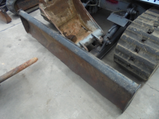 ขายรถขุด Hanix รุ่นSB30 รถขนาดเทียบเท่ากับPC50  เครื่องยนต์Mitsubishi K4M  ปั้มเฟือง คอนโทรลลูกหมาก แขนสไลด์ ติดตั้งลายหัวเจาะและหัวเจาะ มีบุ้งกี๋