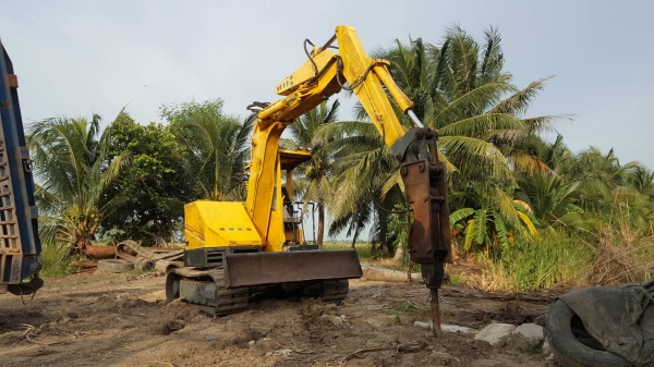 ขายรถขุด Hanix รุ่นSB30 รถขนาดเทียบเท่ากับPC50  เครื่องยนต์Mitsubishi K4M  ปั้มเฟือง คอนโทรลลูกหมาก แขนสไลด์ ติดตั้งลายหัวเจาะและหัวเจาะ มีบุ้งกี๋