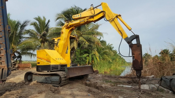 ขายรถขุด Hanix รุ่นSB30 รถขนาดเทียบเท่ากับPC50  เครื่องยนต์Mitsubishi K4M  ปั้มเฟือง คอนโทรลลูกหมาก แขนสไลด์ ติดตั้งลายหัวเจาะและหัวเจาะ มีบุ้งกี๋