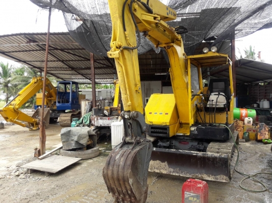 ขายรถขุด Hanix รุ่นSB30 รถขนาดเทียบเท่ากับPC50  เครื่องยนต์Mitsubishi K4M  ปั้มเฟือง คอนโทรลลูกหมาก แขนสไลด์ ติดตั้งลายหัวเจาะและหัวเจาะ มีบุ้งกี๋