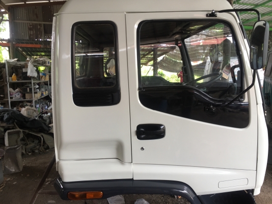 ขาย หัวสิบล้อ   (   ISUZU   เดก้า.  )  อุปกรณ์ครบ มีคันเกียร์. เบรคทิฟฟี่ กันชน. สีใหม่ พร้อมใช้