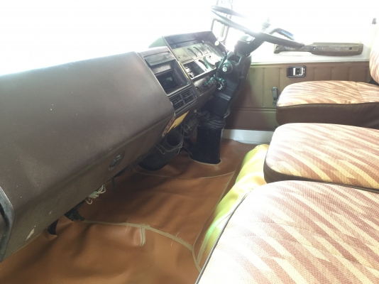 ขาย หัวสิบล้อ HINO F18 สีใหม่ อุปกรณ์ครบ เบาะภายในทำใหม่ ยกใส่ได้เลย