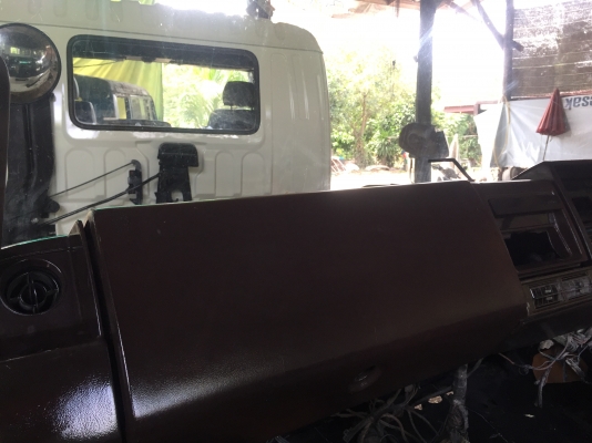 ขาย หัวสิบล้อ HINO F18 สีใหม่ อุปกรณ์ครบ เบาะภายในทำใหม่ ยกใส่ได้เลย