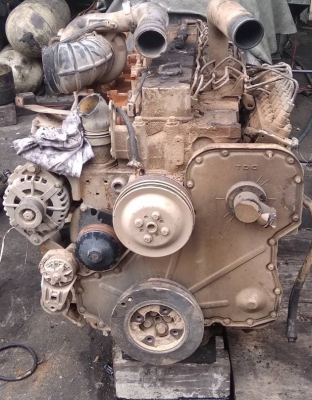 ขายเครื่อง cummins 6CT 300 แรง - 061-782-8785