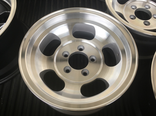 ล้อenkei ขอบ15กว้าง8.5 et-20 5รู 114.3  ทำสีมาใหม่  ล้อหนา ไม่คด ไม่ดุ้ง ไม่มีซ่อม ส่งได้ทั่วไทย