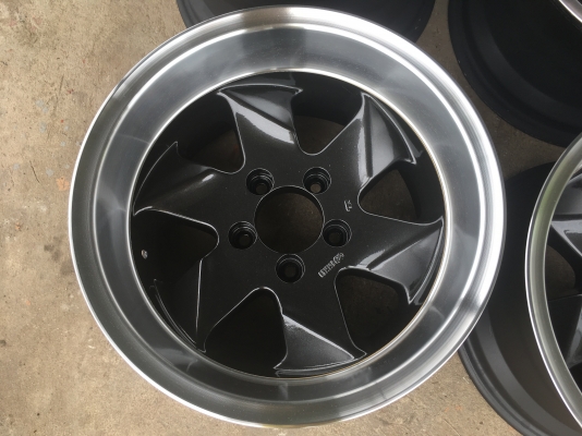 ล้อenkei ขอบ15กว้าง8.5 et-20 5รู 114.3  ทำสีมาใหม่  ล้อหนา ไม่คด ไม่ดุ้ง ไม่มีซ่อม ส่งได้ทั่วไทย