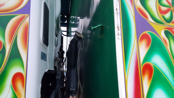 ขายรถพ่วงไม่ดั้ม 380 แรง อู่สหะกิจ ใส่ของได้32ตัน สวยสดพร้อมใช้งาน ขายรถพ่วงไม่ดั้ม 380 แรง อู่สหะกิจ ใส่ของได้32ตัน สวยสดพร้อมใช้งาน