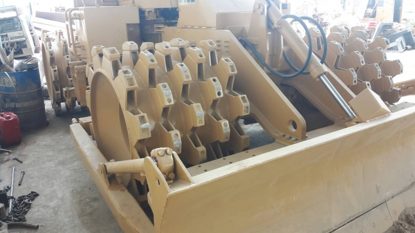 รถบดเขื่อน CAT815B เก่านอกเอกสารอินวอยราคา 3,200,000