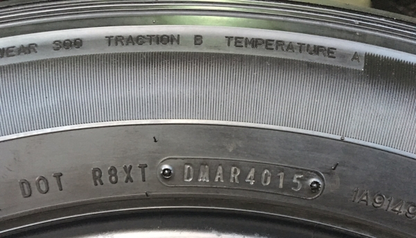 ยาง 265-60-18 Dunlop ปลายปี 15 ดอกเต็มๆทุกเส้น ยาง 265-60-18 Dunlop ปลายปี 15 ดอกเต็มๆทุกเส้น