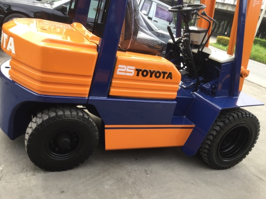 ขาย โตโยต้า รุ่น 5 เครื่องดีเซล 2.5 ตัน