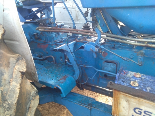 ขาย4X4FORD7610อยู่บ้านไร่อุทัยธานีขาย475000เครื่อง98แรงเช็คใหม่หมดพร้อมใช้เลย อุปกร์หาง3หาง7หลีหน้าดันหลีรถเอกสารพร้อมโอนทะเบียนต่อให้แล้วครับสนใจโทร081-0118032ต้นบ้านไร่พร้อมบริการมีรถส่งครับ