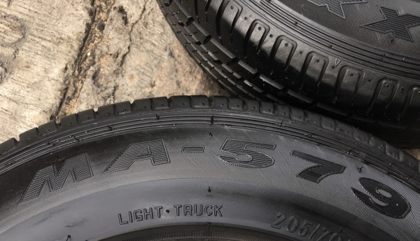ยาง 205-70-15 Maxxis ปี 17 ดอกเต็มๆทุกเส้น มีตุ่ม